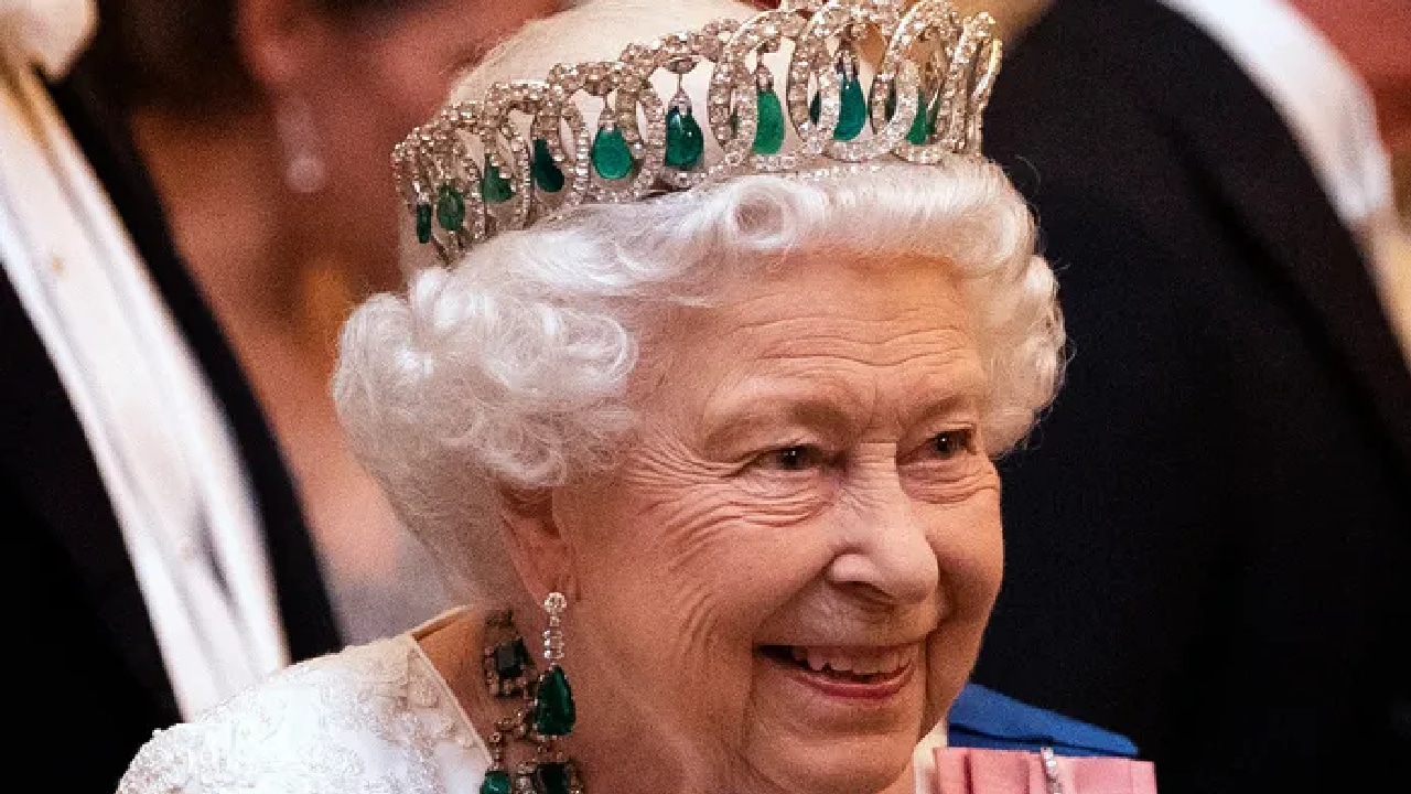 BREAKING: Queen Elizabeth II Is Dead